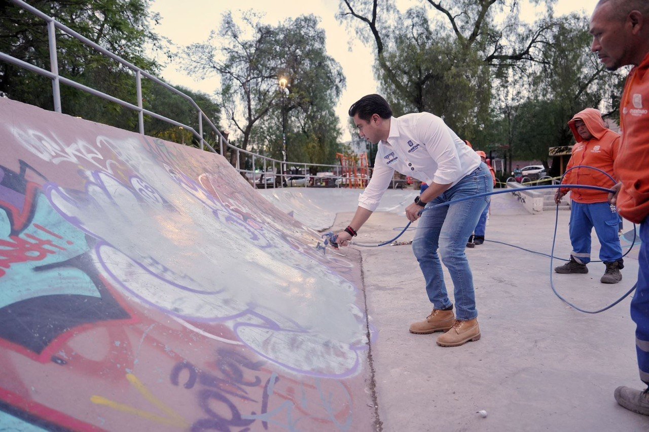 🎨🏙 Más de 370 mil metros cuadrados de grafiti han sido eliminados en Querétaro. Según el municipio, esta estrategia busca recuperar espacios públicos.  Te contamos #LosDatos