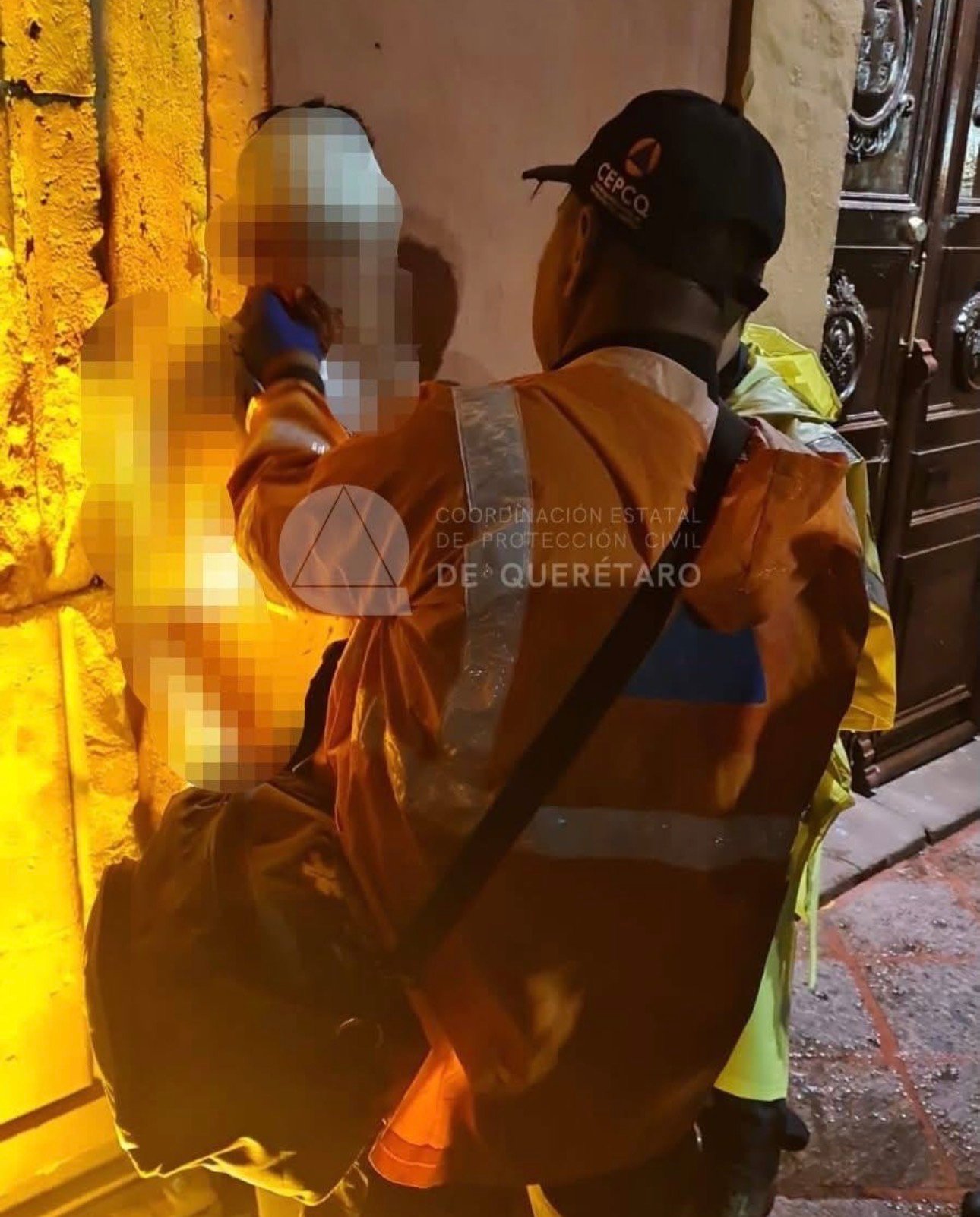 📲Resumen del miércoles 01 de junio de 2026 de Expreso Querétaro. 🤕Dos lesionados luego de festejos en el centro de la capital queretana. 🆘Los madrugaron…. roban en tres casas del Club Balvanera. 🇲🇽Triunfo del TRI eleva ventas en bares y restaurantes.