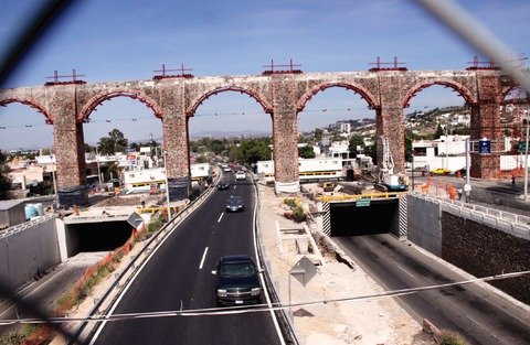 🔍📰 El caos en Bernardo Quintana no es algo nuevo. ¿Recuerdas las obras de 2012?