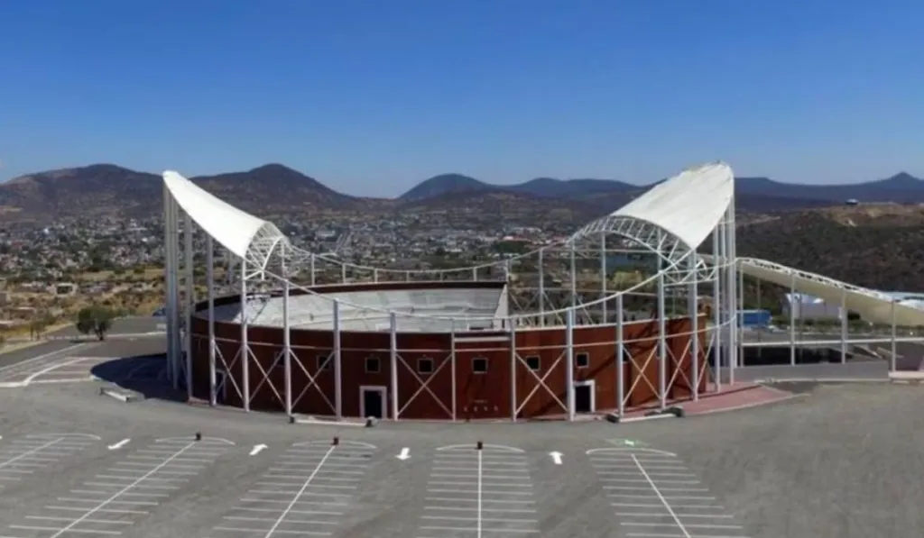¿El centro de entretenimiento más grande de Querétaro? 🤔📊  Estos son #LosDatos de la construcción del nuevo Foro Querétaro
