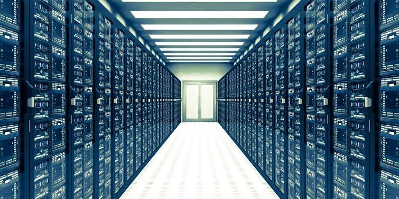 LOS DATA CENTERS SE ESTÁN ACABANDO EL AGUA DE QUERÉTARO? 💧🏢. La realidad es más compleja de lo que parece… ¿tú qué opinas?