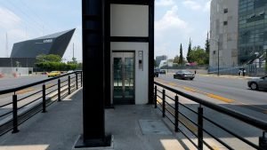 🚍🔍 Los elevadores de las estaciones de Qrobus siguen sin estar en funcionamiento, pese a que hace 97 días se anunció su apertura