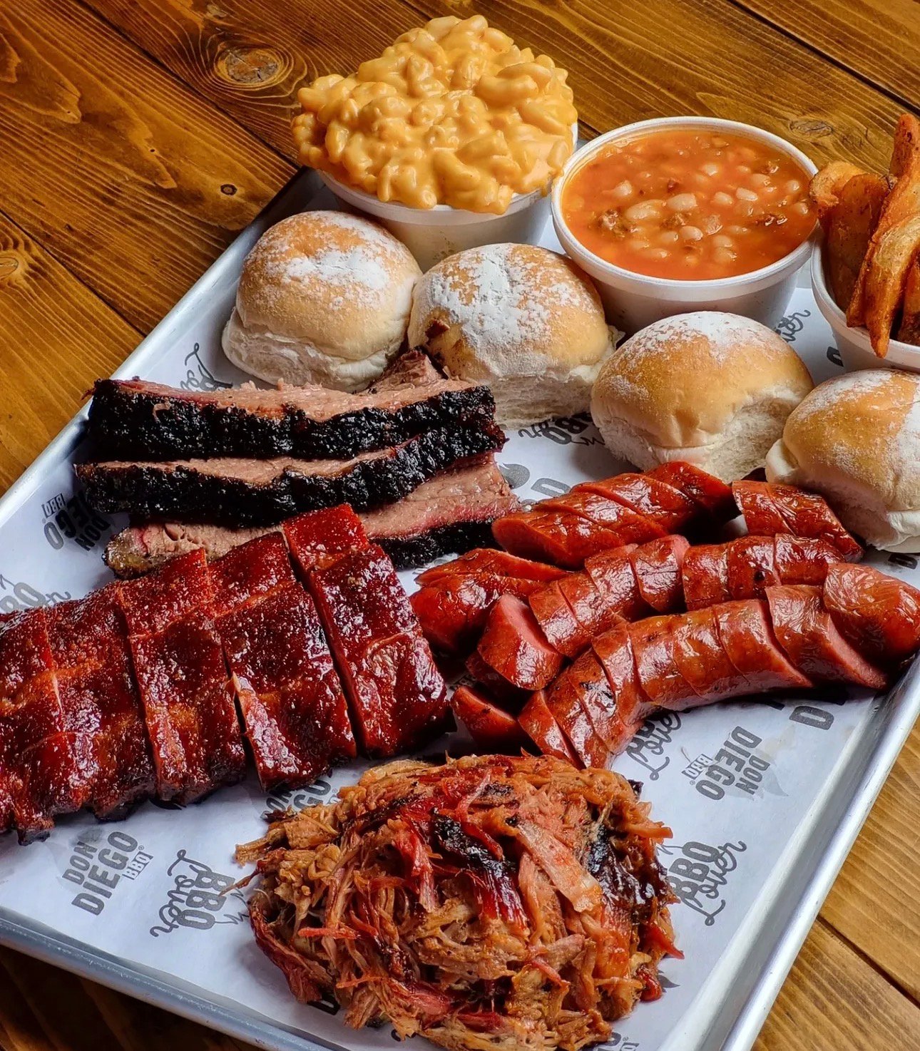 🔥 ¡El templo de la carne en Querétaro! 🔥Si amas el brisket ahumado, suave y jugoso, tienes que ir a probarlo en Doble de Barbecue. 🥩✨​👇 Guarda este reel, etiqueta a tu acompañante