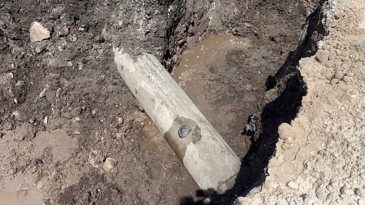 📲Resumen del miércoles 09 de septiembre de 2026 de Expreso Querétaro. 💦Fuga en línea de agua potable provoca encharcamiento en Bernardo Quintana. 🧐MpioQro vigilará obras del tren y no permitirá tala de árboles sin autorización. ☔️Lluvias del martes dejan solo reportes menores y encharcamientos.
