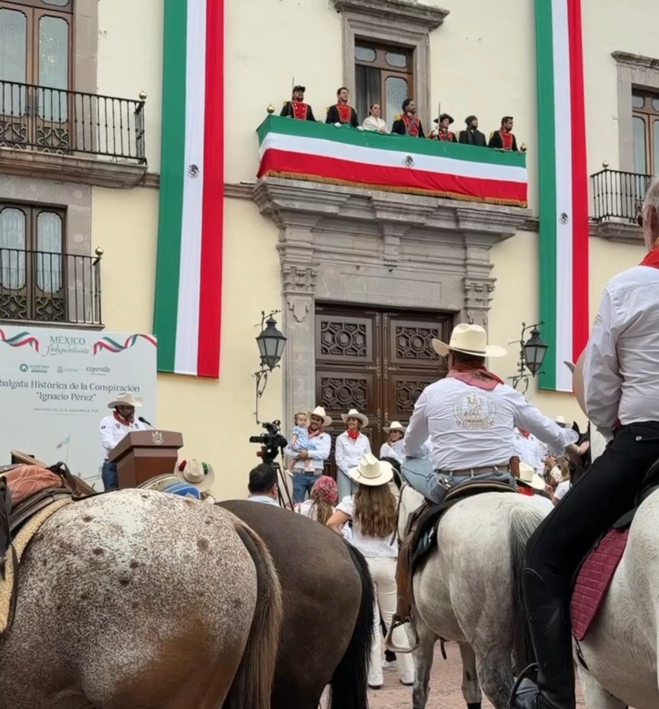 🐴🤠🇲🇽 Inicia la tradicional Cabalgata Histórica de la Conspiración “Ignacio Pérez”, en la capital de Querétaro.
