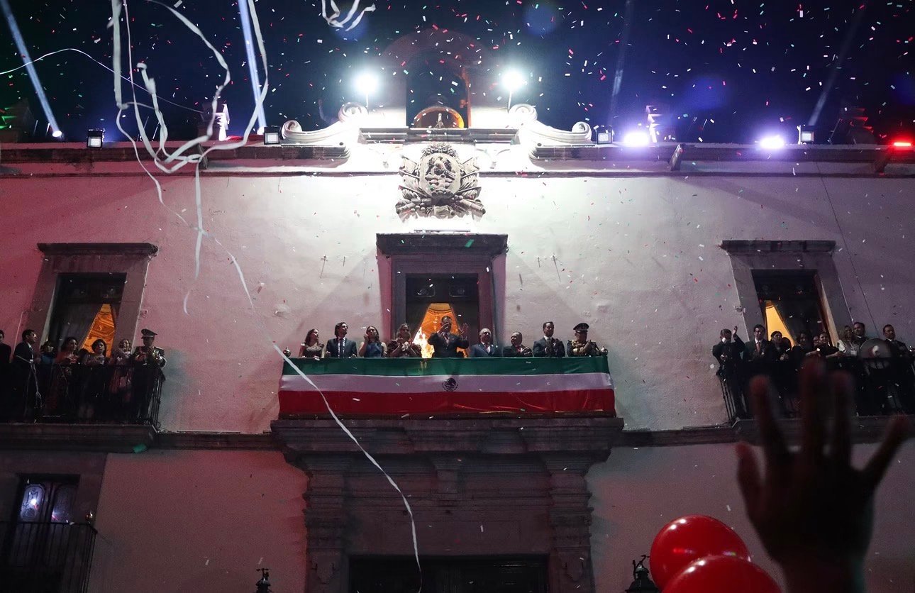 📲Resumen del martes 15 de septiembre de 2026 de Expreso Querétaro.🇲🇽Mauricio Kuri dará grito de independencia en Plaza de Armas.🗣️PAN denuncia a Santiago Nieto ante el IEEQ.⛈️Se prevén lluvias ligeras este martes.