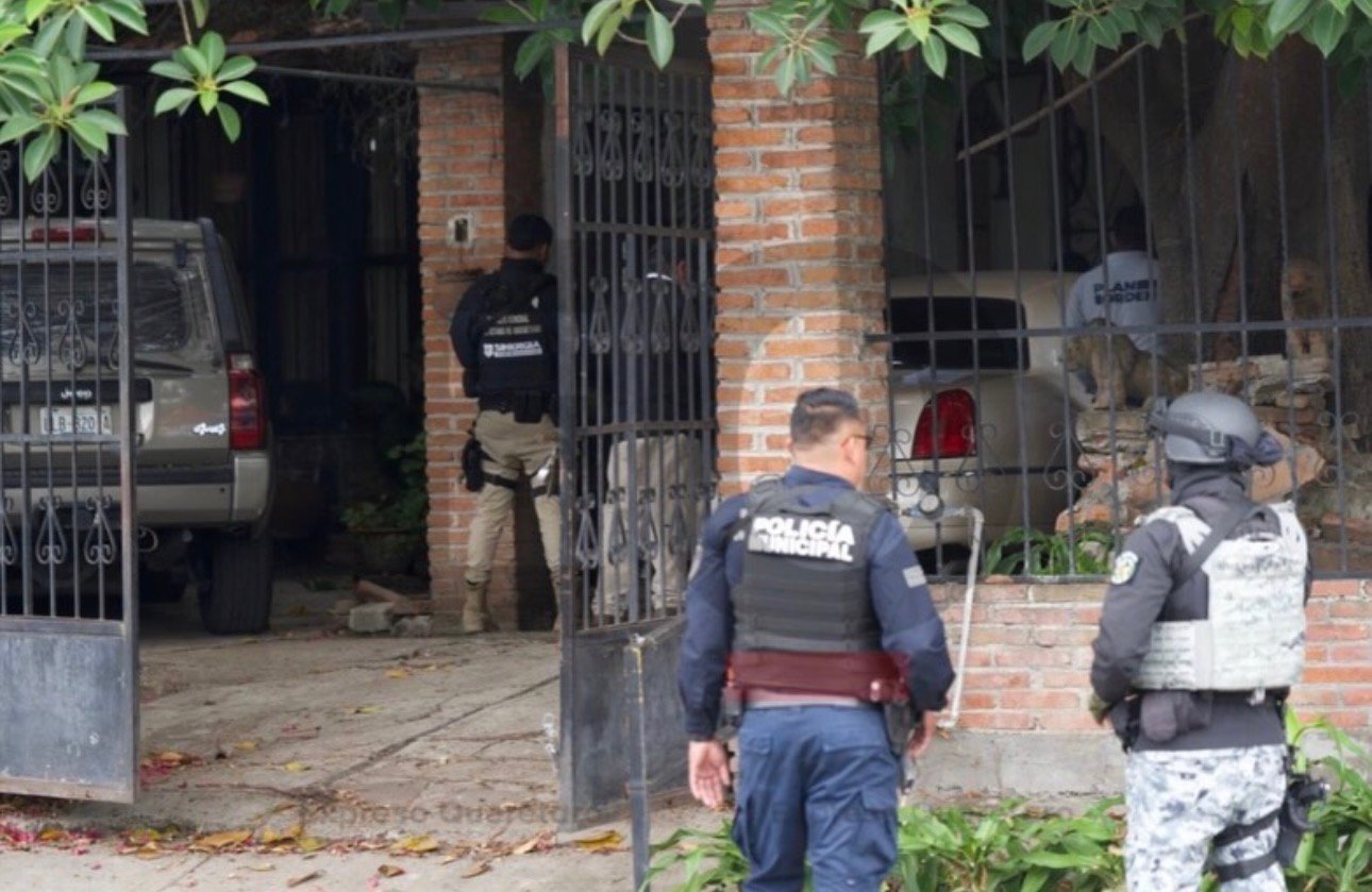 📲Resumen del viernes 25 de septiembre de 2026 de Expreso Querétaro. 🔊Anuncia Universidad medidas para mejorar movilidad y seguridad. 🚨Cateo provoca movilización en Paseo de la República. 🧨MpioQro analiza iniciativa ciudadana para prohibir pirotecnia en eventos.