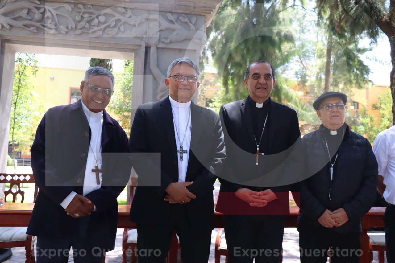 📲Resumen del lunes 21 de septiembre de 2026 de Expreso Querétaro. ⛪️El Estado ya tiene nuevo obispo, es Víctor Alejandro Aguilar Ledesma. 🆘Roban en casa de Jurica, se llevan más de medio millón de pesos. 🕳️ Socavón en B. Quintana provoca caos vial.