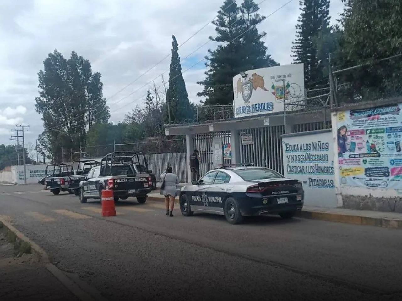 📲Resumen del viernes 23 de octubre de 2026 de Expreso Querétaro. ✅El Estado se coloca como la segunda capital más segura de México. 👀Investigan posible intoxicación de una alumna de secundaria en San Juan del Río. 💵Maestros saldan sus adeudos tras alcanzar acuerdos.