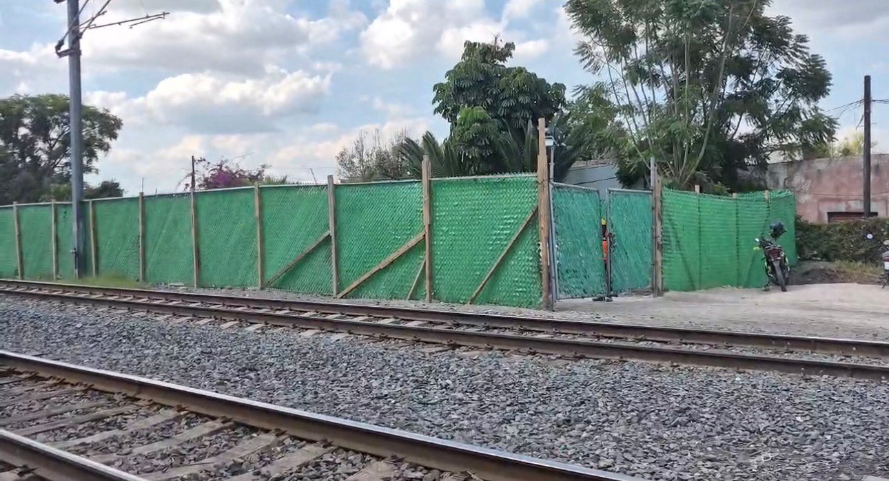 🚧 Ya comenzaron las excavaciones del paso a desnivel en El Tepe, pero vecinos afirman que aún no conocen el proyecto completo. ¿Transparencia o decisiones apresuradas?  #Querétaro #ElTepe #Movilidad #ObraPública #Noticias