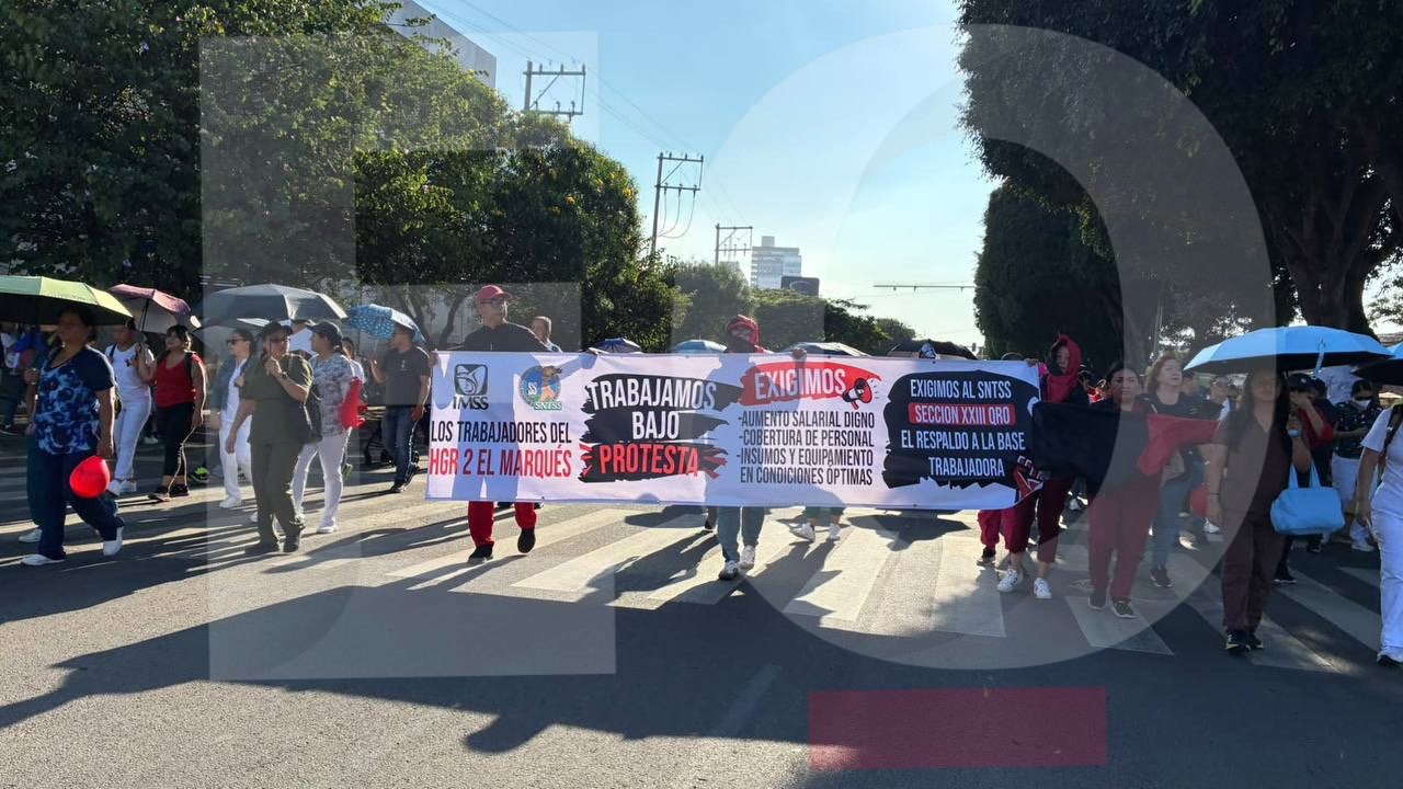 📲Resumen del martes 13 de octubre de 2026 de Expreso Querétaro.👨🏻‍⚕️👩🏻‍⚕️Trabajadores del IMSS exigen mejores condiciones laborales y abasto de medicamentos.💥🚙Choques de laminazo podrán resolverse mediante la App Ciudad Qro.🧟‍♂️🧟‍♀️¡Zombies en la ciudad!, habrá caminata en el centro.